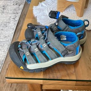 Keen boys sandals size 10